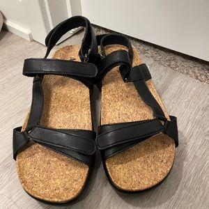 Women’s sandals